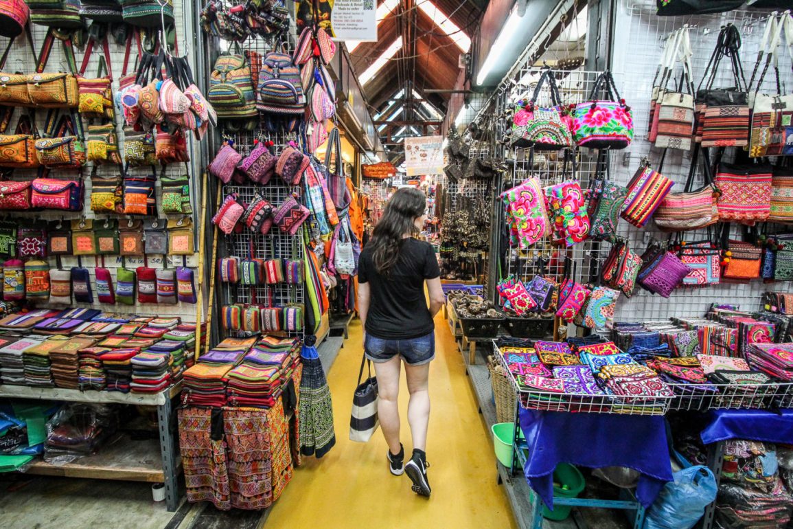 Chatuchak Weekend Market: Surga Belanja di Bangkok