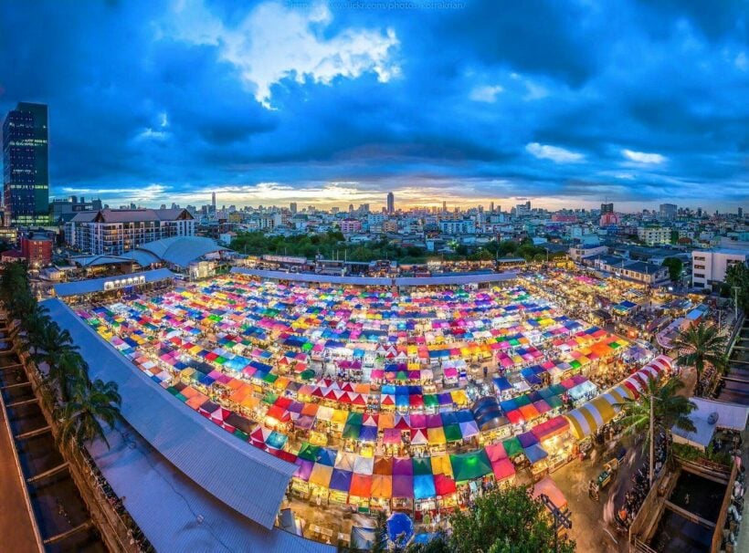 Chatuchak Weekend Market: Surga Belanja Terbesar di Bangkok